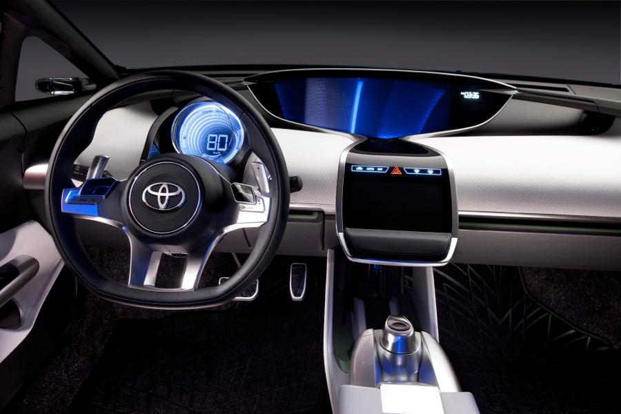  Toyota NS4 Advanced Plug-In Hybrid Concept 2012 года  (фото 13 из 29)